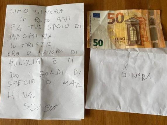Fotografie cu o scrisoare și 50 de euro